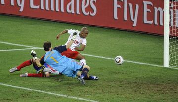 “No fue mi gol más bello, pero sí que fue el mejor de mi carrera”, así definía Gelson Fernandes el tanto, atropellado, que logró ante la Selección española. “Merecimos la victoria porque corrimos y trabajamos mucho. Es para recordar. Marcar un gol a una Selección como la española, con tantos jugadores de talla mundial…”.