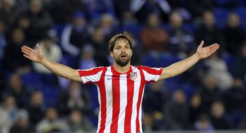 Jugó la temporada 11/12 con el Atlético de Madrid cedido por el Wolfsburgo donde regresó al terminar la cesión. Volvería al equipo rojiblanco a mitad de la temporada 13/14 de nuevo cedido hasta junio de 2014