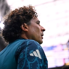 Mes de terror para Guillermo Ochoa