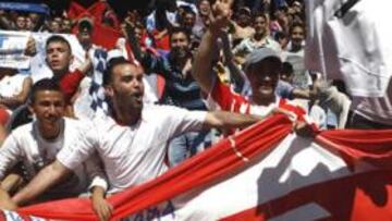 <b>PASIÓN. </b>La afición de Tánger se volvió loca para ver en directo al Atlético de Kun, Reyes y Forlán.