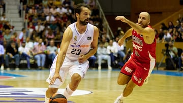 Sergio Llull, frente a Quino Colom el pasado miércoles en el debut liguero en Girona.