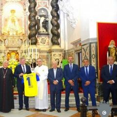 El Cádiz agradece el ascenso con una ofrenda floral