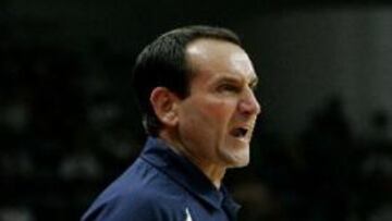 <b>UN DESCARTE.</b> Mike Krzyzewski deberá descartar todavía a un jugador de los 13 que dispone.