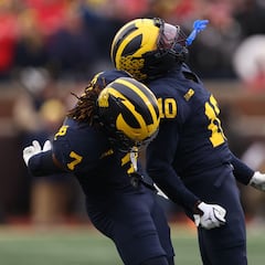 Should Michigan’s Jaishawn Barham have been ejected for umpire headbutt? Video and reaction