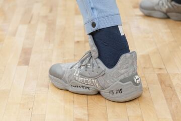 Zapatillas de John Konchar de los Memphis Grizzlies.