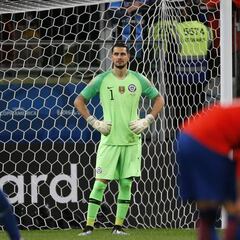 Medel le abre la puerta a Bravo