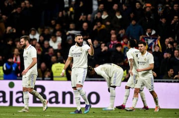 Benzema festeja un gol en el derbi copero.