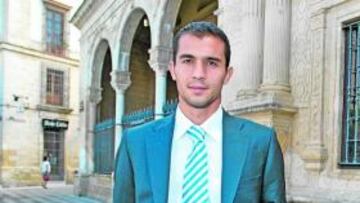 <b>DE GALA. </b>Emiliano Armenteros suplirá al lesionado Mendoza en el Heliodoro Rodríguez López.