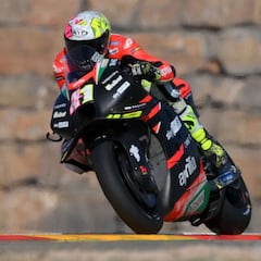 Aleix sigue en racha y a Márquez le frena una caída