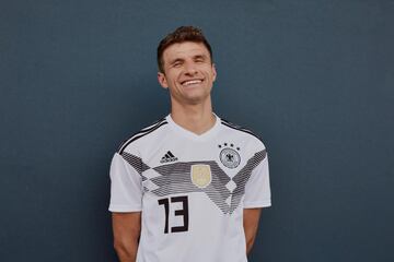 Thomas Müller viste la nueva equipación.