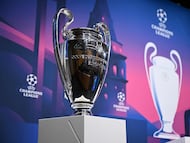 El trofeo de la UEFA Champions League, presente en el sorteo en Nyom.