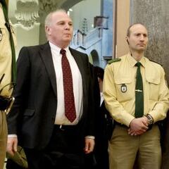 Rummenigge dice que Hoeness volverá a trabajar en el Bayern