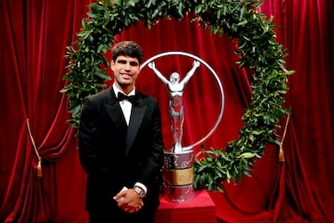 Carlos Alcaraz posa a su llegada a los Premios Laureus del deporte.