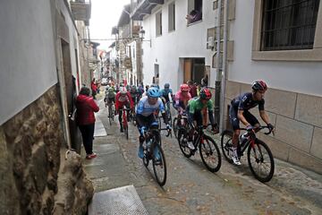 El pelotón a su paso por Candelario 