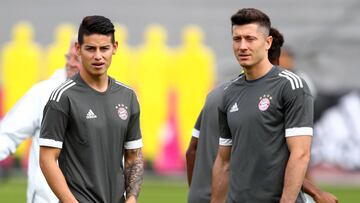 James Rodr&iacute;guez y Robert Lewandowski durante un entrenamiento del Bayern M&uacute;nich