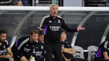 LAS VEGAS, NEVADA - JULY 23: Manager Carlo Ancelotti of Real Madrid gestures from the bench during a preseason friendly match against Barcelona at Allegiant Stadium on July 23, 2022 in Las Vegas, Nevada. Barcelona defeated Real Madrid 1-0.   Ethan Miller/Getty Images/AFP
== FOR NEWSPAPERS, INTERNET, TELCOS & TELEVISION USE ONLY ==