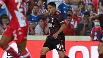 Juan Fernando Quintero sale con un golpe en derrota de River Plate ante Uni&oacute;n de Santa Fe.