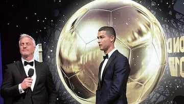Ronaldo con el Balón de Oro.