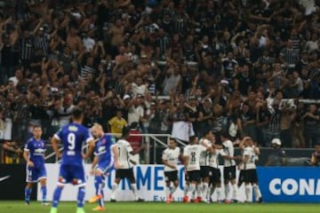 Las imágenes de la ingrata visita de la U a Corinthians