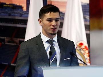 El jugador malagueño, Brahim Díaz, ha sido presentado como nuevo jugador del Real Madrid en el estadio Santiago Bernabéu. 