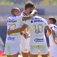 Dani Alves-Salvio; la dupla de Pumas hecha en Europa