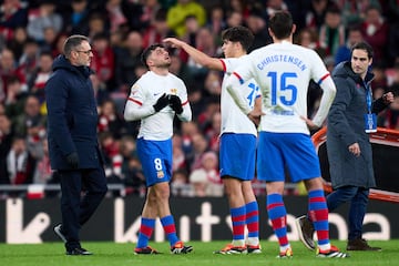 BILBAO, SPAIN - MARCH 03: Pedro Gonzalez 'Pedri' of FC Barcelona leaves the field after picking an injury during the LaLiga EA Sports match between Athletic Club and FC Barcelona at Estadio de San Mames on March 03, 2024 in Bilbao, Spain. (Photo by Alex Caparros/Getty Images) LESION   PUBLICADA 04/03/24 NA MA16 3COL  PUBLICADA 06/03/24 NA MA01 1COL  PUBLICADA 19/03/24 NA MA02 6COL 