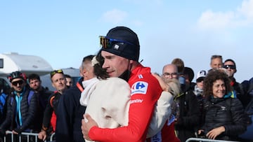 Roglic entrega cariño y simpatía en La Vuelta, su “carrera favorita”