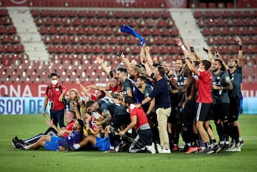 Los jugadores del Rayo Vallecano celebran el ascenso a Primera División tras ganar al Girona 0-2.
