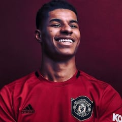El hermano de Rashford desvela que el futbolista solía repartir billetes por las calles