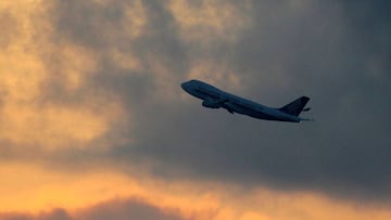 (FILES) In this file photo taken on May 31, 2020 a Singapore Airlines cargo plane flies out of Changi International Airport at sunrise in Singapore. - Singapore Airlines said September 10 it was cutting about 4,300 jobs -- about 20 percent of the workforc