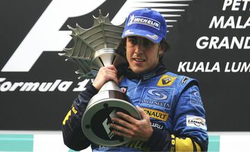 Un par de temporadas antes, Alonso ya había sorprendido al mundo con su primera pole en Malasia y en el año de su primer título lograría también su primer triunfo en el circuito de Sepang. Arrancó desde la pole, abandonaba a su compañero Fisichella, que había ganado en Australia, y completaban el podio Trulli y Heidfeld. Por primera vez en la historia, un español lideraba el Mundial. Fernando ganaría también la tercera carrera en Bahrain. 