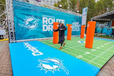 La Plaza de España de Madrid acoge la Fan Zone de los Miami Dolphins. 