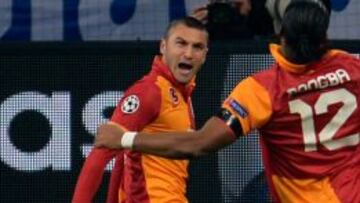 Burak Yilmaz celebra un gol con el Galatasaray.