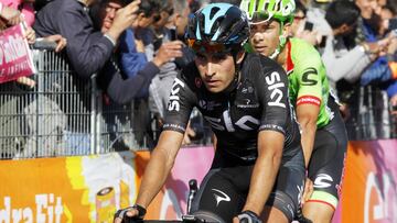 Mikel Landa llega a la meta del Etna en la cuarta etapa del Giro de Italia 2017.