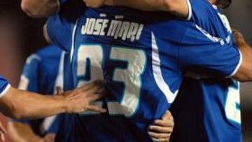 <b>INICIO VIBRANTE. </b>Los jugadores del Xerez celebran el tanto de José Mari que sirvió para empatar el encuentro.