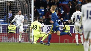 Sergio Ramos se lamenta por uno de los goles del Celta.