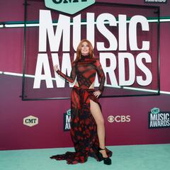 Shania Twain defends risqué outfit at CMT Awards