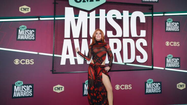 Shania Twain defends risqué outfit at CMT Awards - AS USA