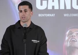 Cancelo, presentado con retraso y suspense