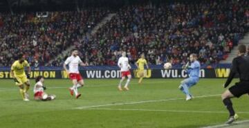 1-3. Giovani marcó el tercer gol.