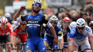 Fernando Gaviria, del Etixx-Quick Step, celebra su victoria en la Par&iacute;s-Tours en 2016.