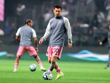 Saudi Arabia divided as fans choose between Messi and Cristiano