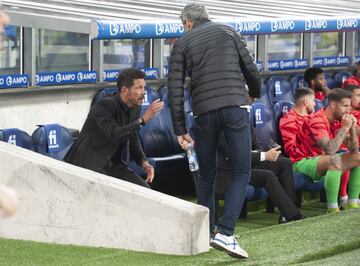 Saludo entre Simeone e Imanol Alguacil 