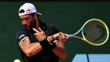 Italy's Matteo Berrettini plays a forehand return to US' Maxime Cressy during their Monte-Carlo ATP Masters Series tournament round of 64 tennis match in Monaco on April 10, 2023. (Photo by Valery HACHE / AFP)