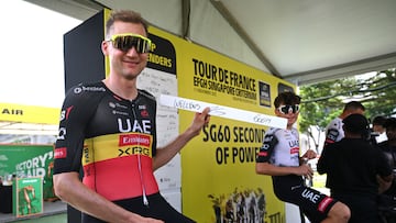 SINGAPORE, SINGAPORE - NOVEMBER 01: Tim Wellens of Belgium and UAE Team Emirates during the "SG60 Seconds of Power" challenge prior to the 4th Tour de France EFGH Singapore 2025 on November 01, 2025 in Singapore. (Photo by Szymon Gruchalski/Getty Images)
