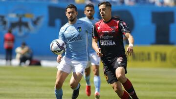 Ohiggins vs Nublense, Fecha 31, Campeonato Nacional 2021.
 
 El jugador de Nublense Cordero controla la pelota durante el partido contra O&acirc;higgins durante el partido de primera division realizado en el Estadio El Teniente de Rancagua, Chile.
 7/11