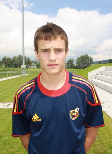 Ha pasado por todas las categorías inferiores de la selección española. En la foto, con la selección Sub-17 en 2010.
