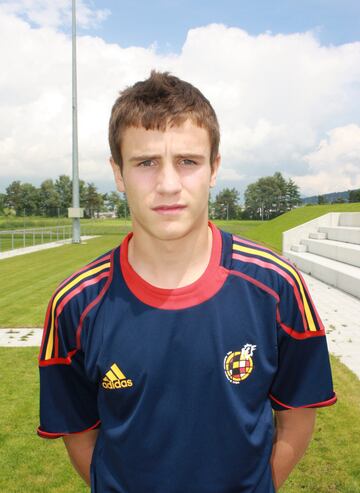 Ha pasado por todas las categorías inferiores de la selección española. En la foto, con la selección Sub-17 en 2010.
 