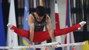 AMDEP5598. SAN SALVADOR (EL SALVADOR), 28/06/2023.- Isaac Núñez de México compite hoy, en la final de barras paralelas de la gimnasia artística durante los Juegos Centroamericanos y del Caribe en San Salvador (El Salvador). EFE/ Jose Jacome
