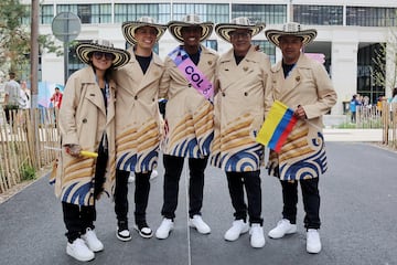 Atuendo de la delegación colombiana en la inauguración de los Juegos Olímpicos París 2024.